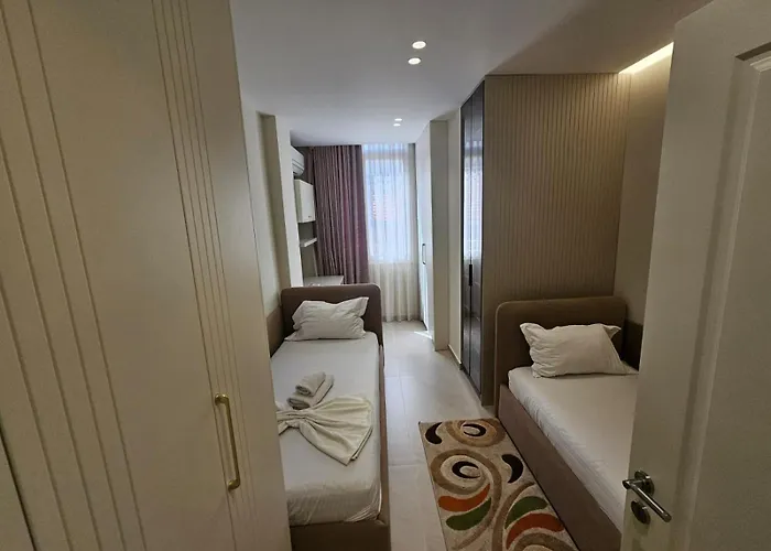 My Rr Kajo Karafili * ティラナ