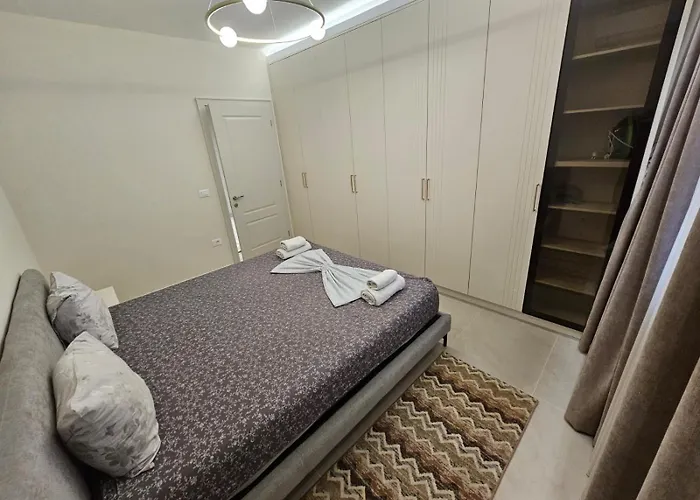 My Rr Kajo Karafili ティラナ